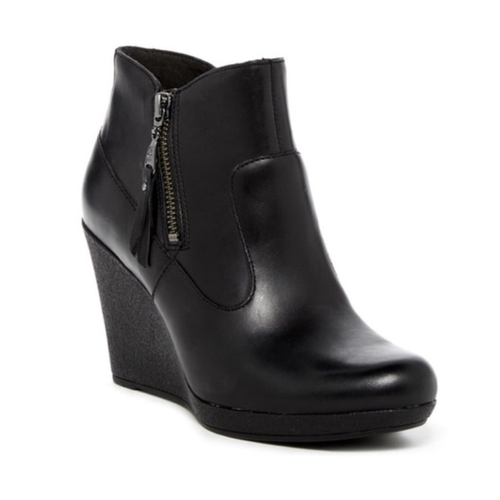 Leather wedge uggs